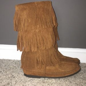 Minnetonka 3-Layer Fringe Boots